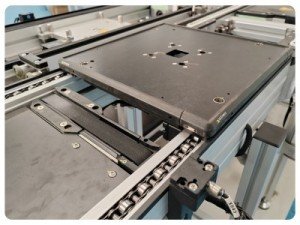 Accumulated Roller Chain Conveyor for Pallet Handling System