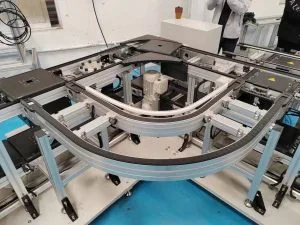 CV2-90 — применение цепного конвейера с плоской верхней частью на повороте 2