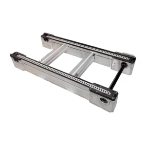 Plastic chain conveyor for pallet conveyor system
